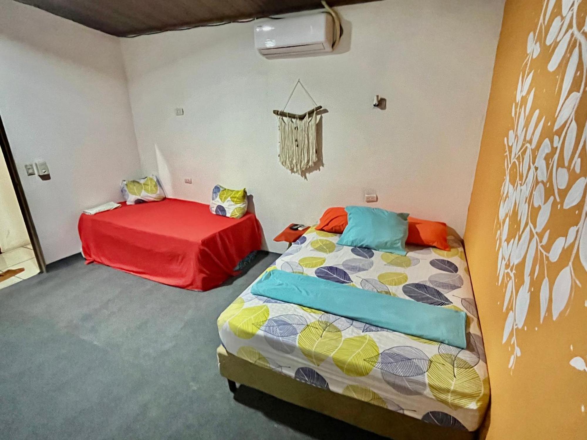 Cheap Hostel Quepos Exterior photo