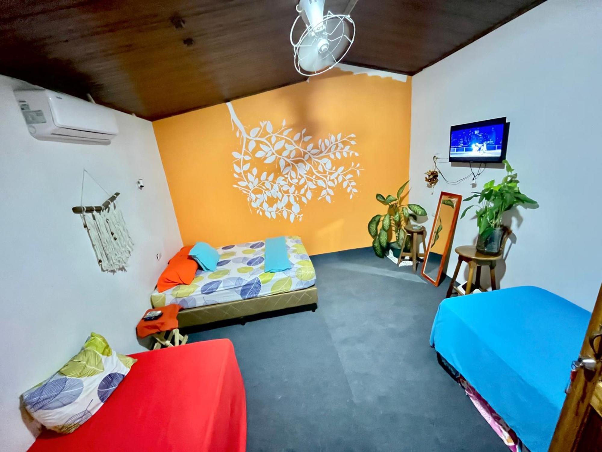 Cheap Hostel Quepos Exterior photo