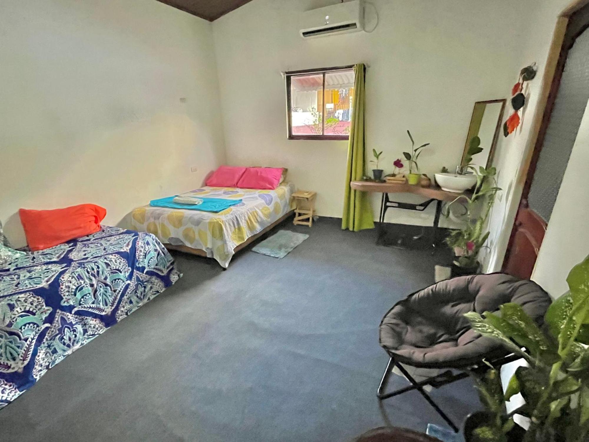 Cheap Hostel Quepos Exterior photo