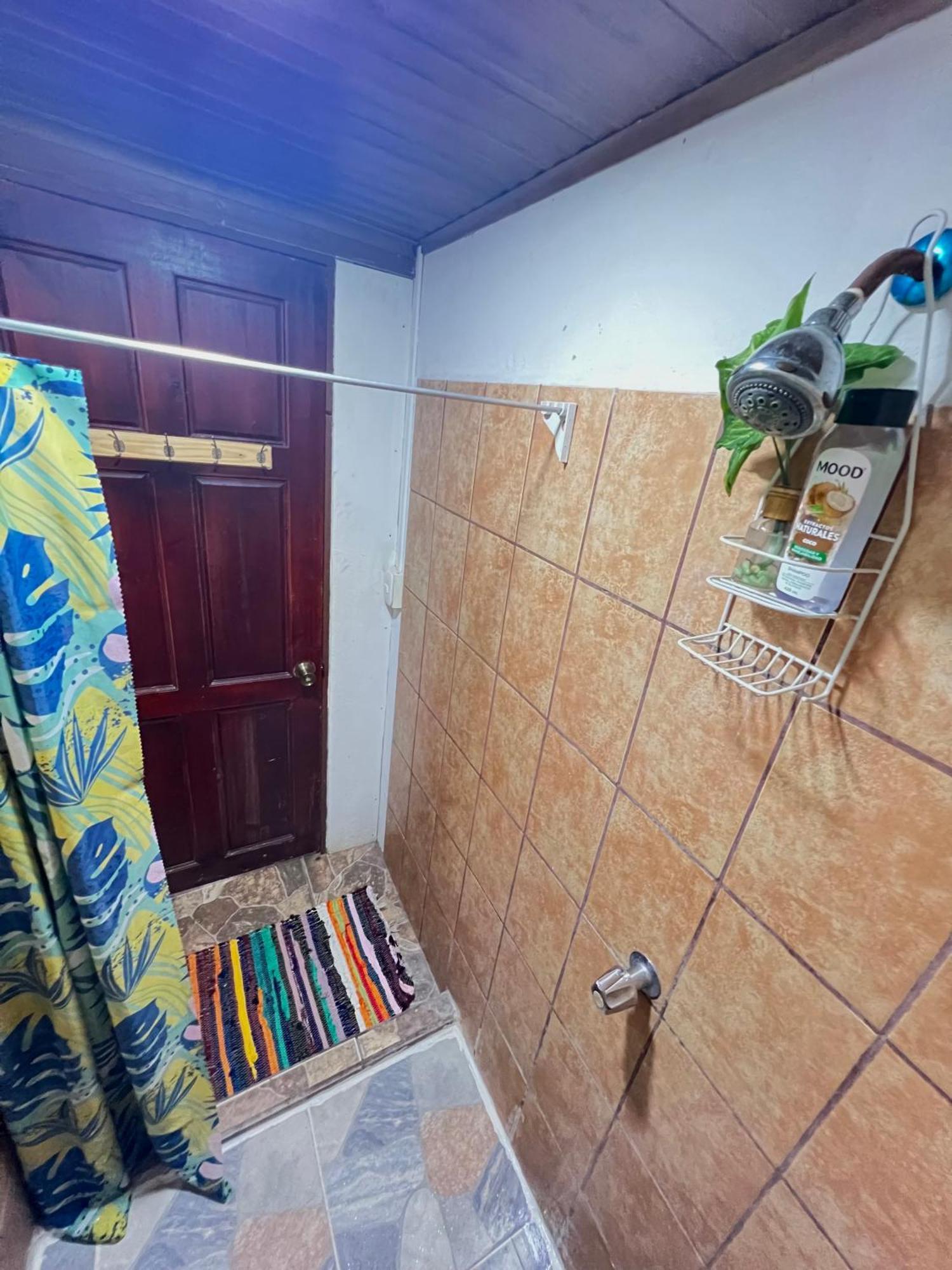 Cheap Hostel Quepos Exterior photo