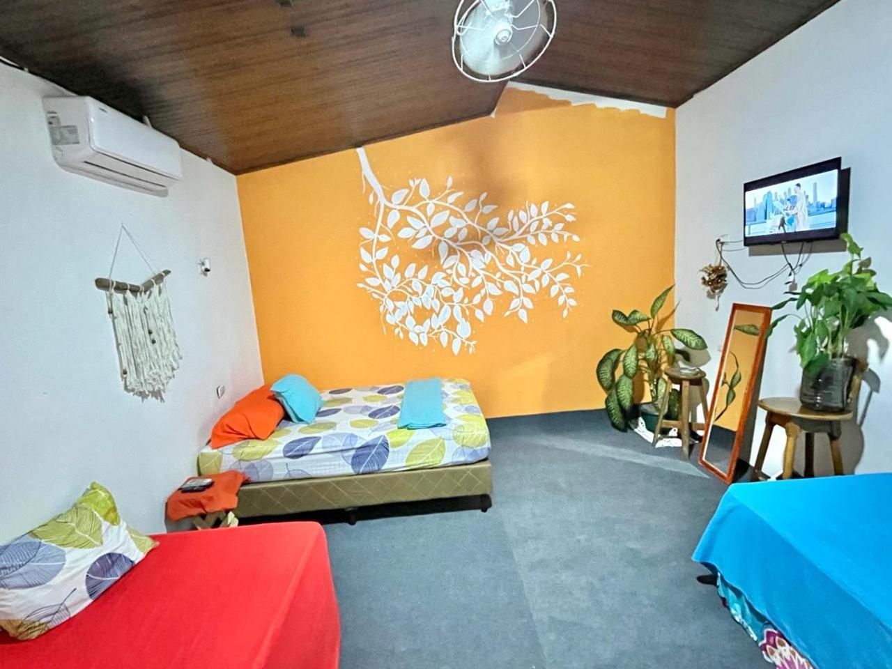 Cheap Hostel Quepos Exterior photo