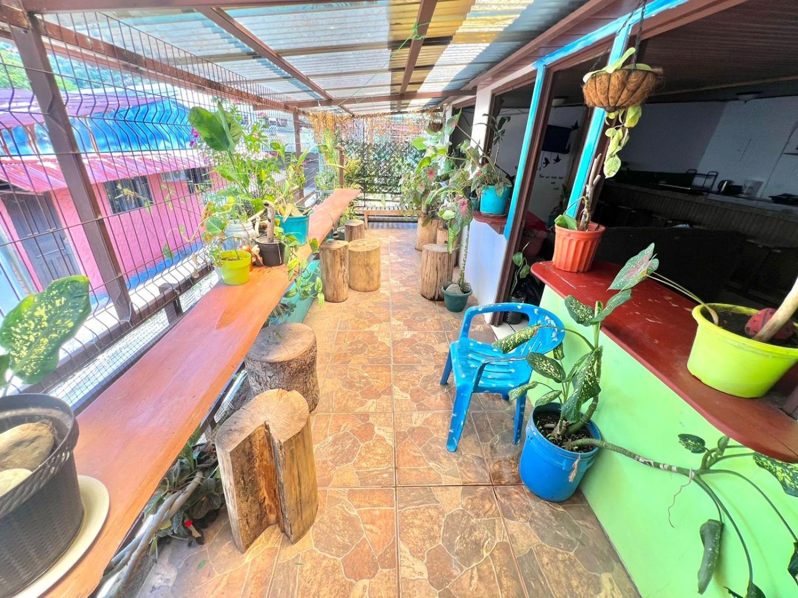 Cheap Hostel Quepos Exterior photo