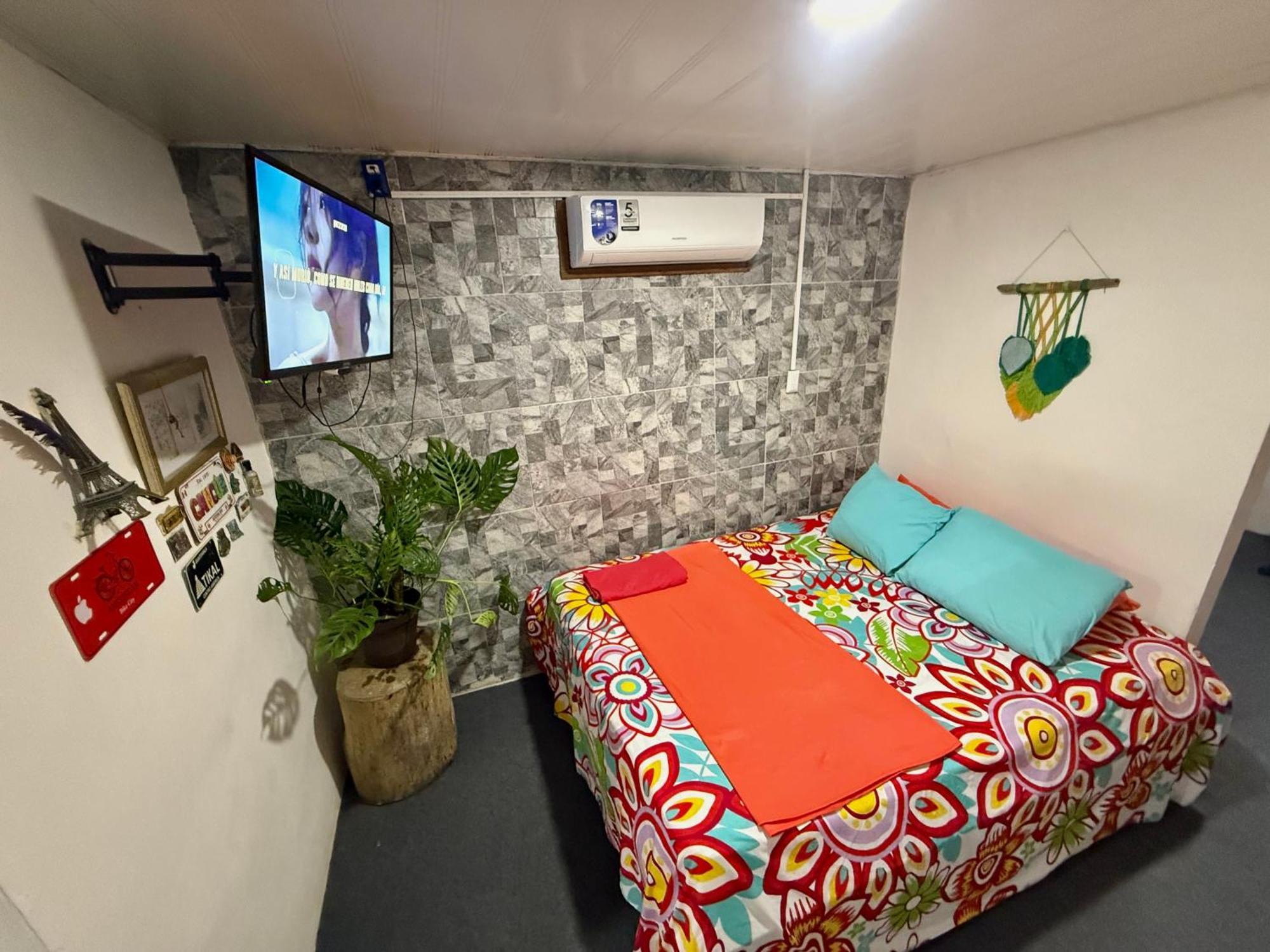 Cheap Hostel Quepos Exterior photo