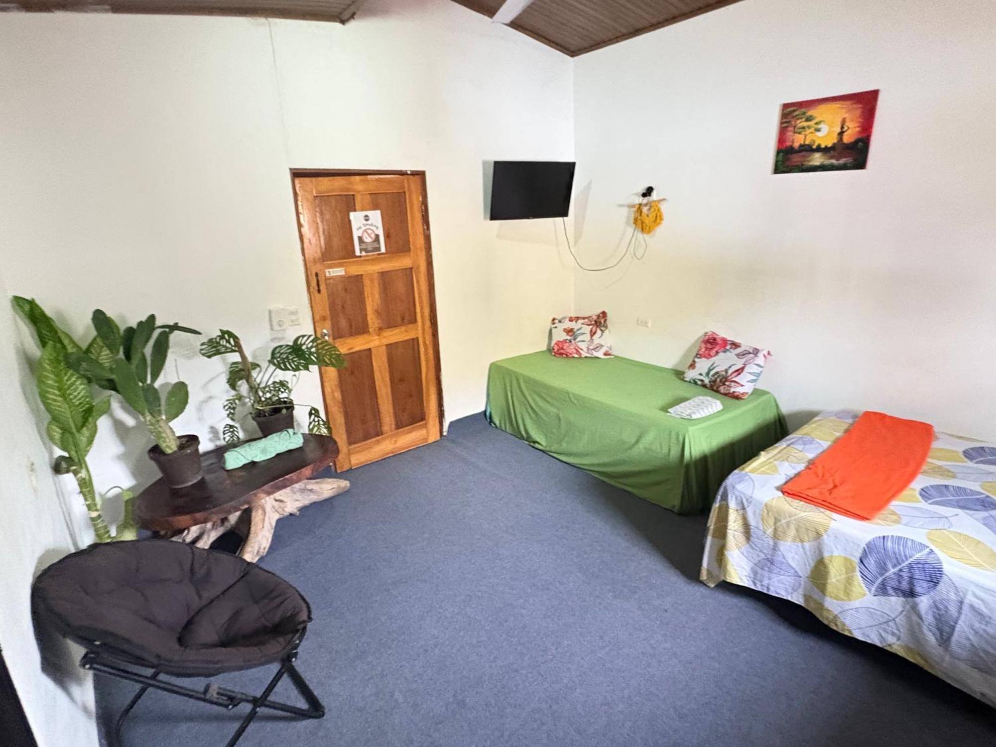 Cheap Hostel Quepos Exterior photo