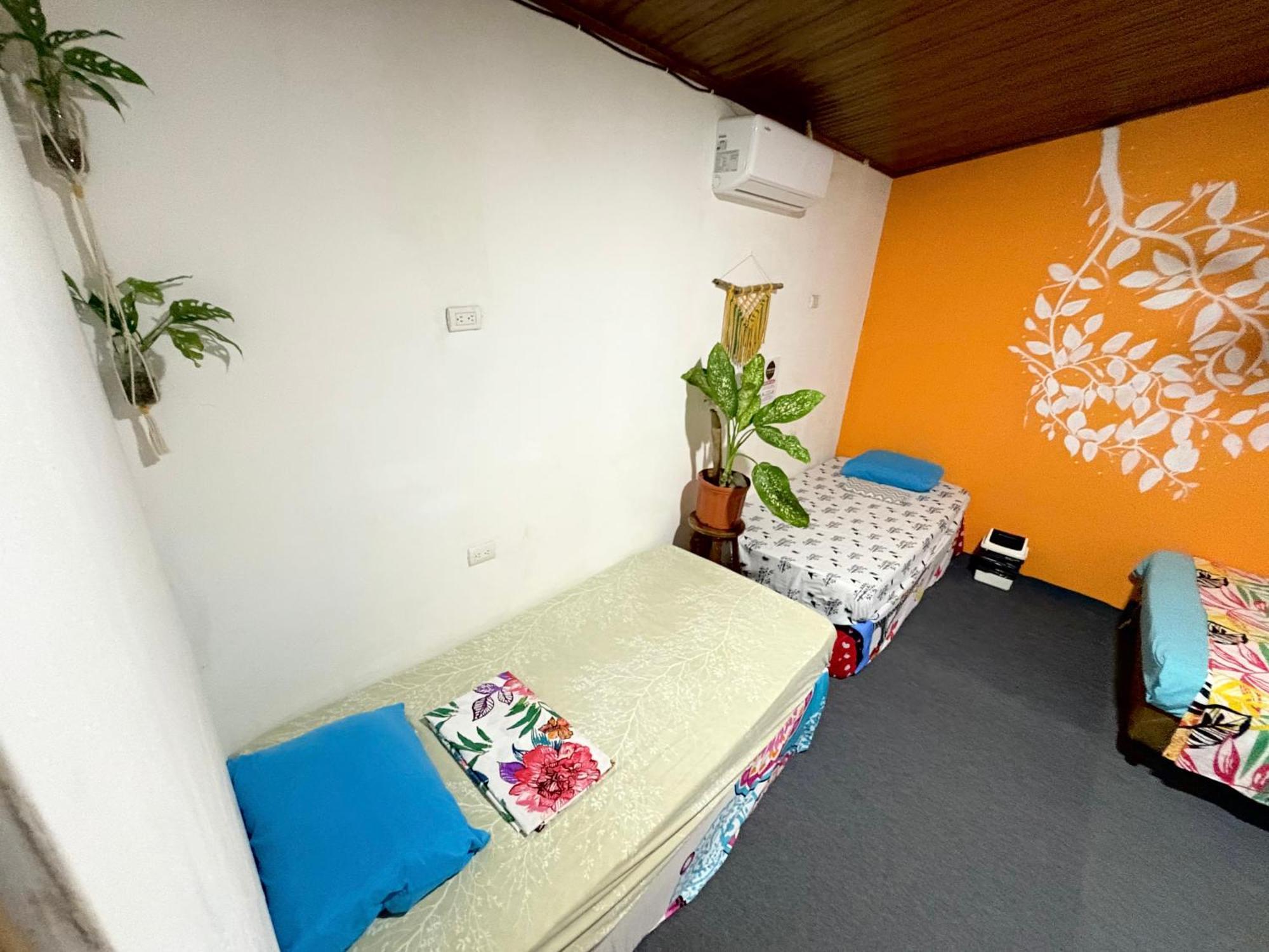 Cheap Hostel Quepos Exterior photo