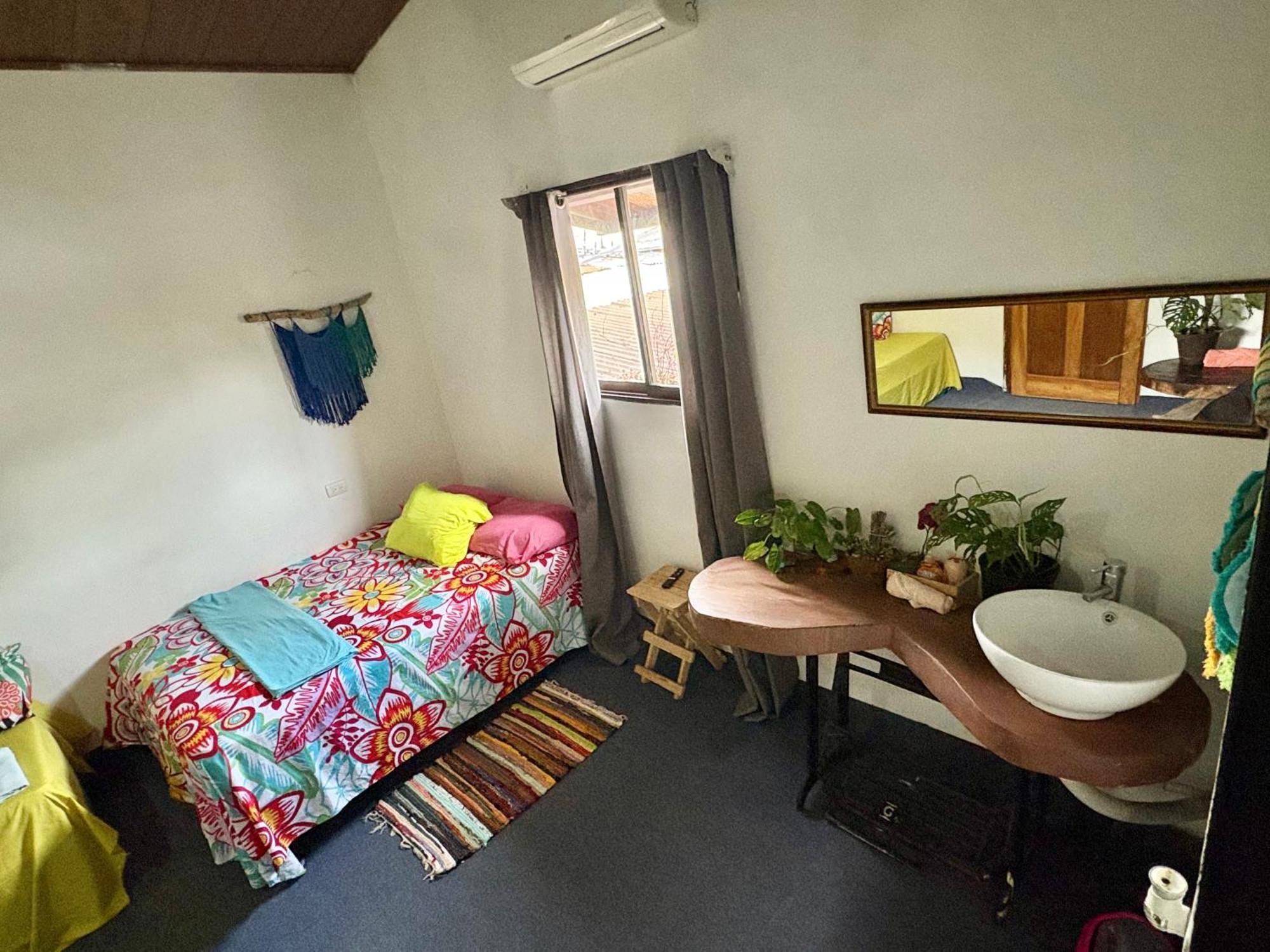 Cheap Hostel Quepos Exterior photo
