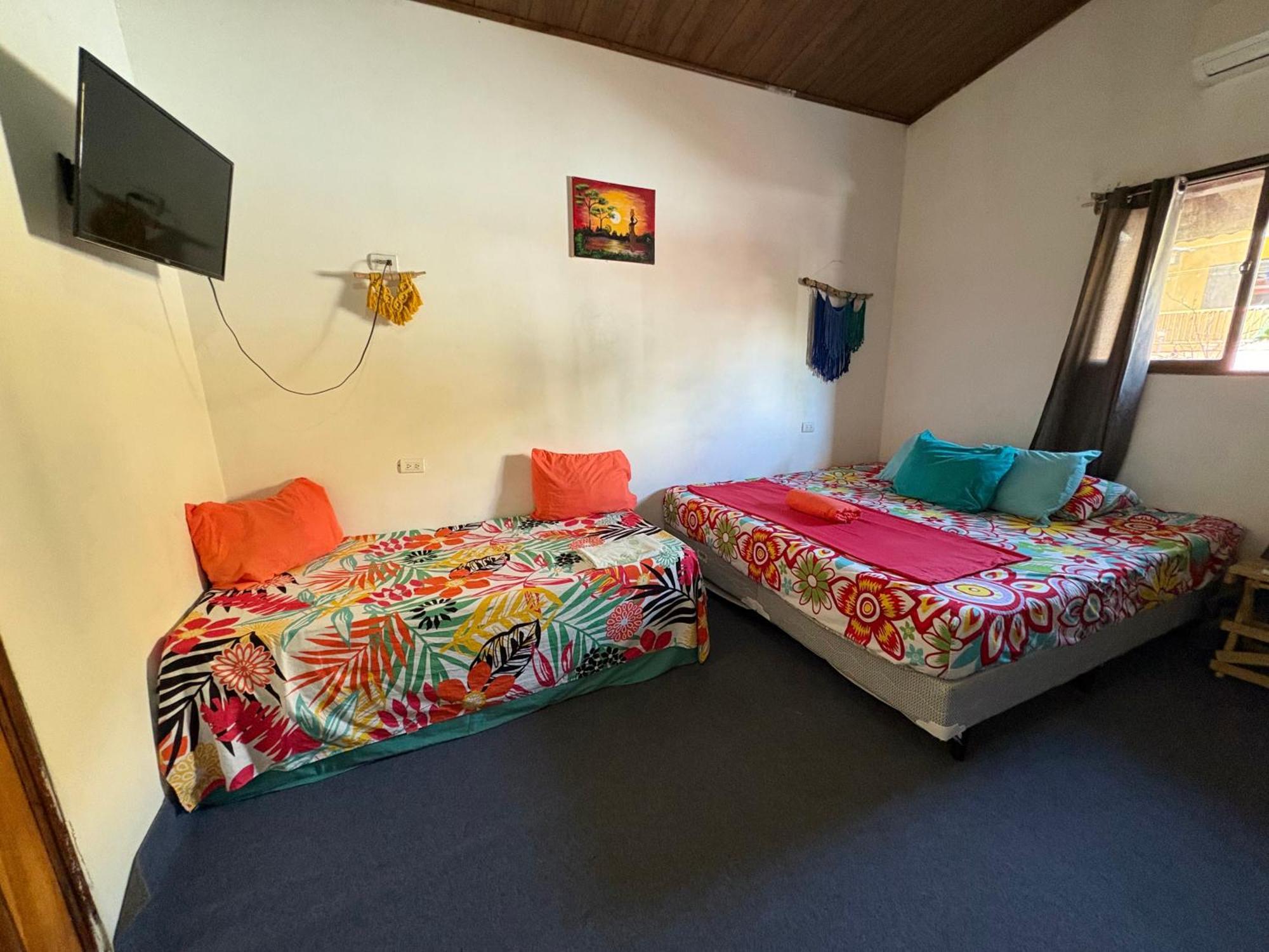Cheap Hostel Quepos Exterior photo
